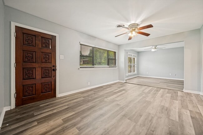 Foto del edificio - 315 E 15th St