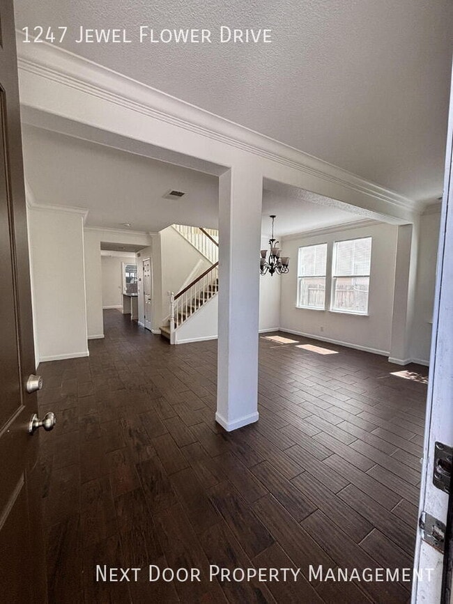Building Photo - 1247 Jewel Flower Dr
