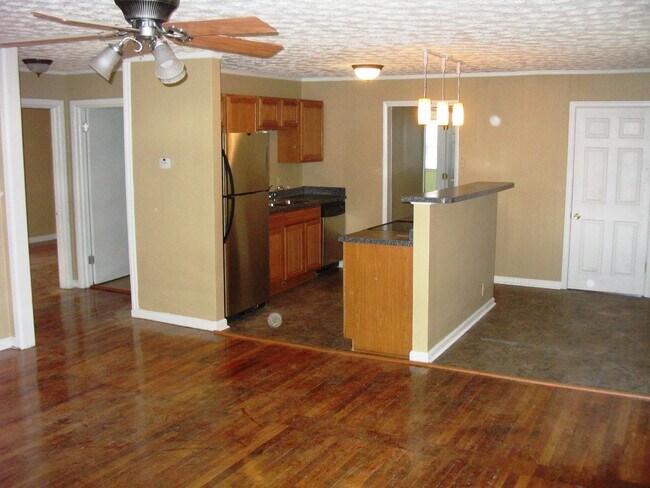 Foto del edificio - 576 Emery Ct
