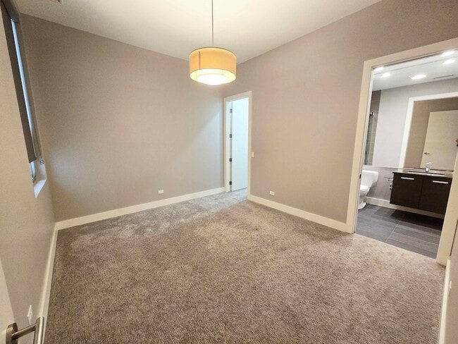 Foto del edificio - 1100 W Adams St