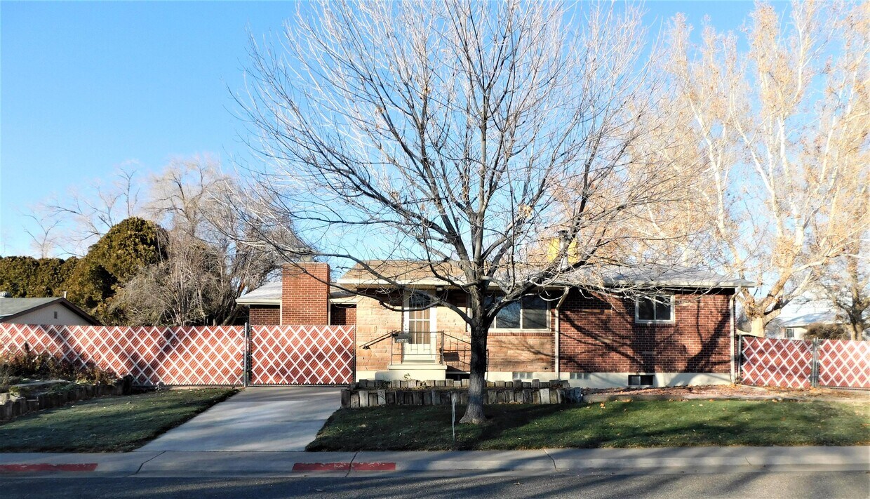Primary Photo - 2049 N 10th St
