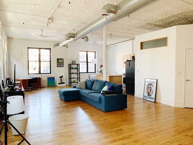 Living area - 10 Williams St