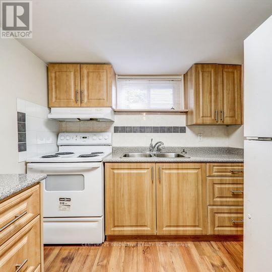 Building Photo - 886 Brimorton Dr