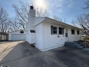 Building Photo - 2525 Crestview Dr