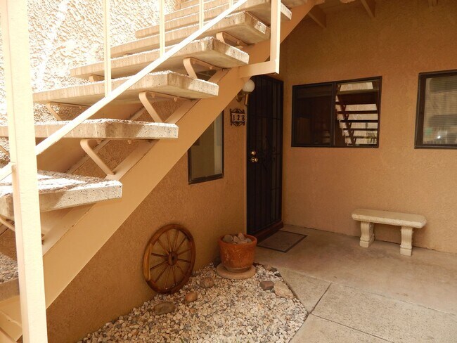 Foto del edificio - SHARP 2 BEDROOM FOOTHILLS CONDO