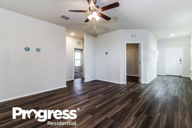 Building Photo - 213 Cobb Br Dr