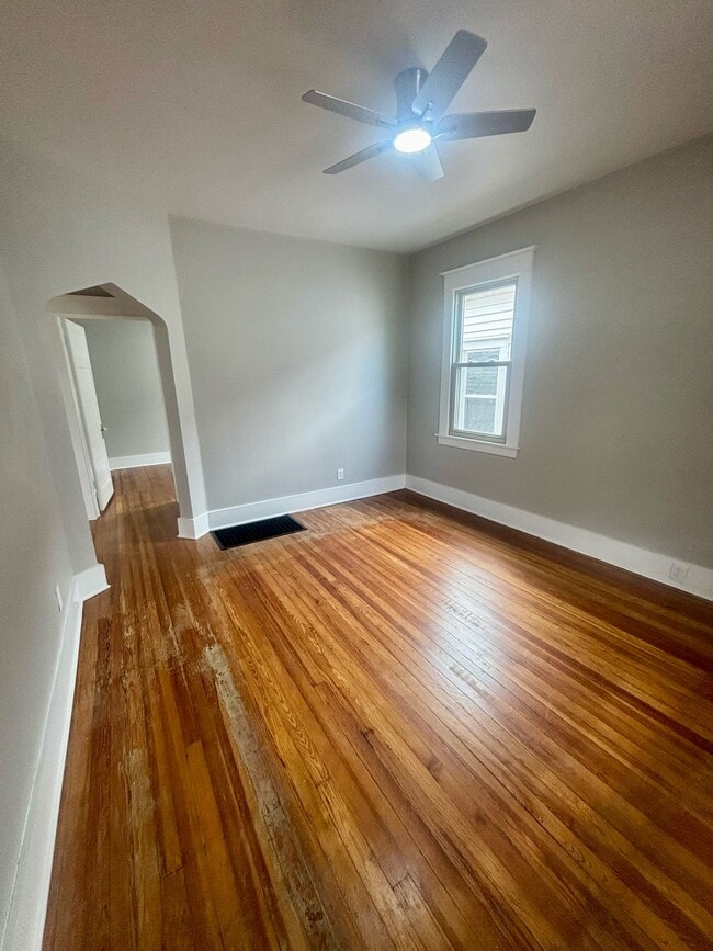 Photo - 1310 Earl Ave House