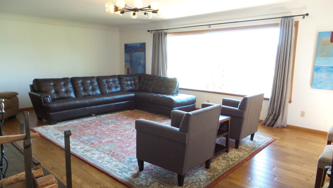 Foto del edificio - Application Pending -  Furnished 4BR Home ...