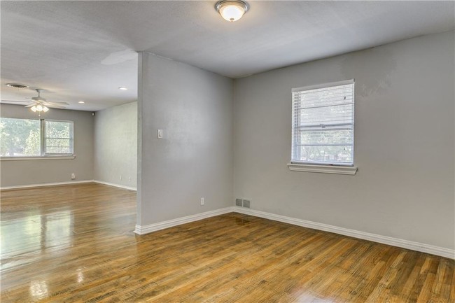 Building Photo - 3724 Norton Dr