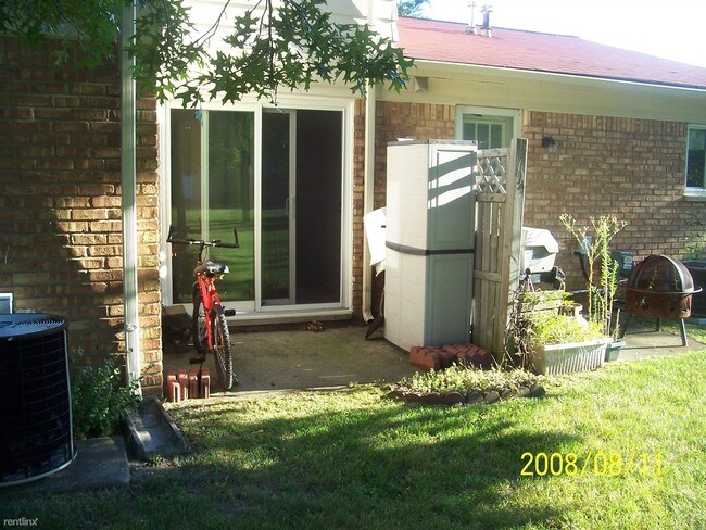 Building Photo - 2 br, 1.5 bath Condo - 1381 Laurel Valley Dr