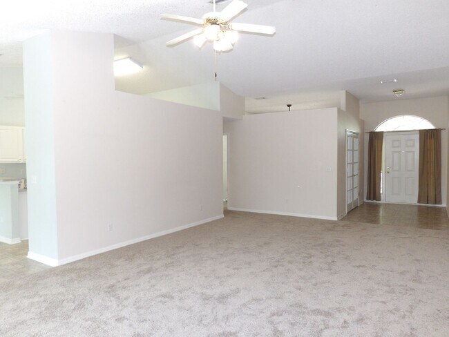 Building Photo - 4 Bedroom 2 Bath 2 Car Garage 2334 Sq Ft C...