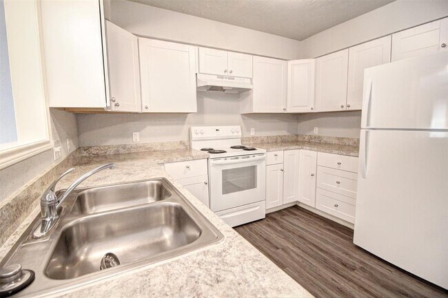 Building Photo - 10029 Emerald Creek Dr