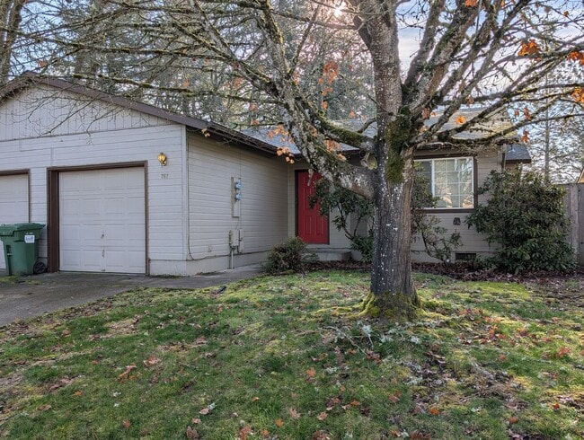 Building Photo - Spacious 2-Bedroom, 2-Bath Duplex In The River Rd Area!