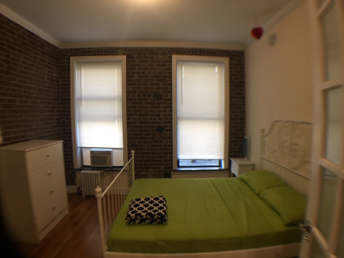 Primary Photo - 246 W 108th St