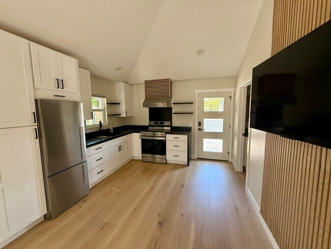 Building Photo - 26552 Royale Dr