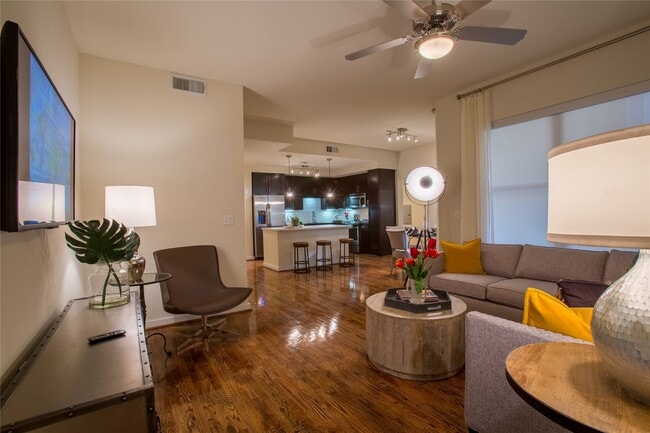 Foto del edificio - 500 Crawford St