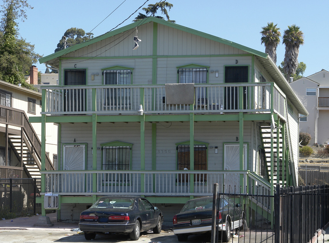 Primary Photo - 8300 Macarthur Blvd
