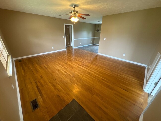 Building Photo - Charming 3/2 Home for Rent in Christiana, TN!