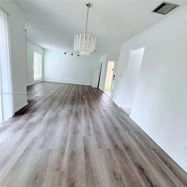 Foto del edificio - 6183 Live Oak Ct