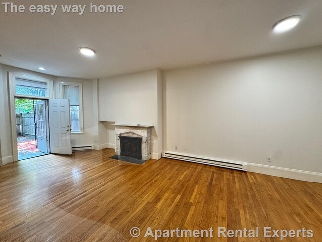 Photo - 10 Yarmouth St Apartment