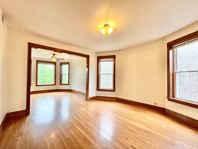 Foto del edificio - 3319 W Pierce Ave
