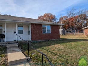 Building Photo - 412 Holiday Dr