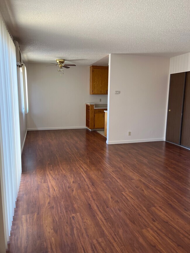 Building Photo - 624 Enos Way