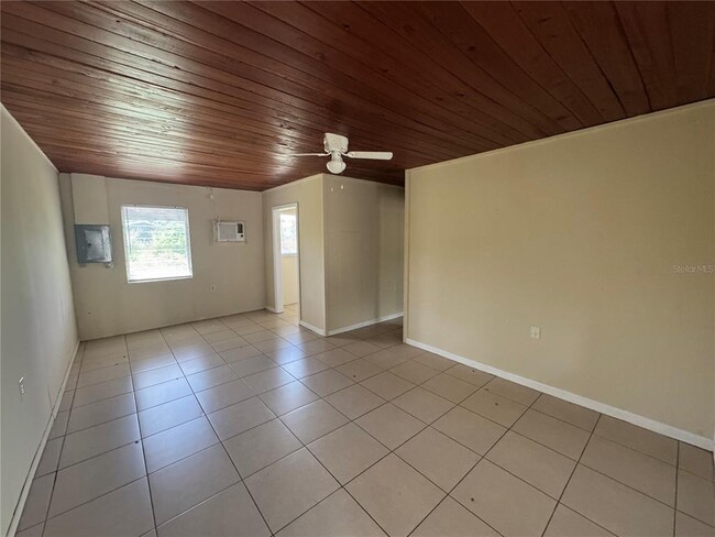 Foto del edificio - 242 Cedar St