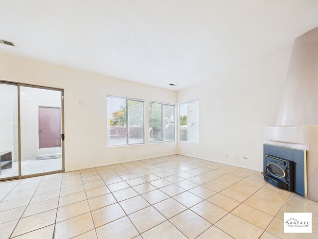 Building Photo - Single Level, single family home with garage available now!