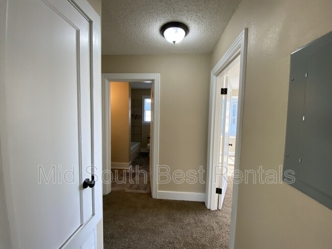 Building Photo - 2300 Moss St