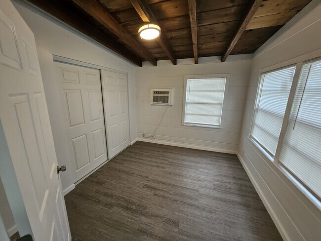 Building Photo - 2121 NW 28th St