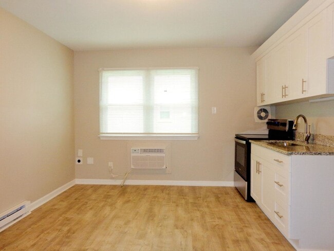 Building Photo - Coronet4630