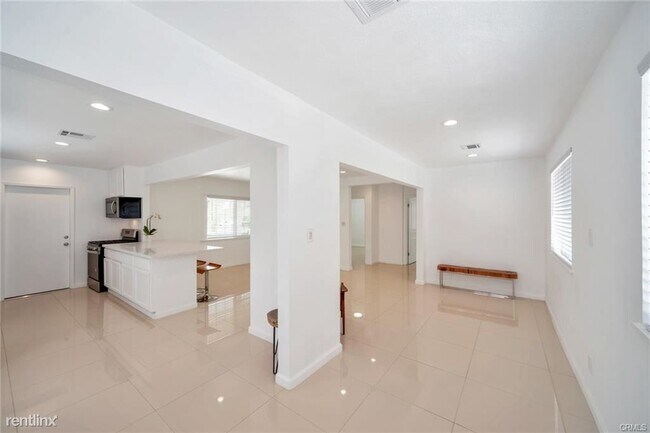 Building Photo - 2 br, 1 bath House - 17607 Covello