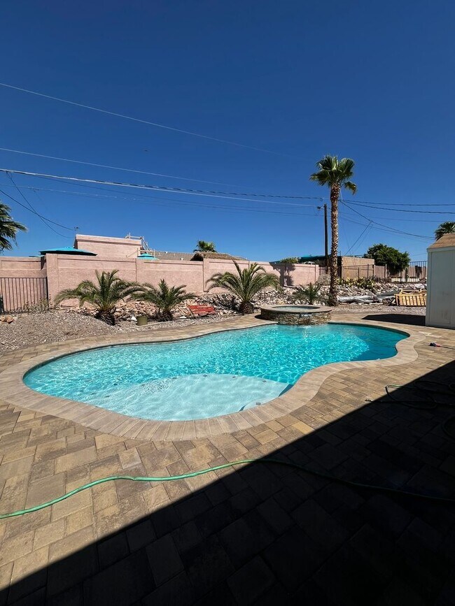 Foto del edificio - 3 Bedroom - 2 Bath - POOL HOME