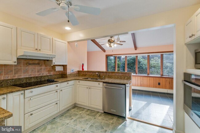 Foto del edificio - 7141 Oak Ridge Rd