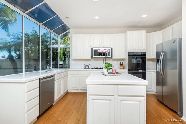 Foto del edificio - Look no further than this Gorgeous 5 bedroom home in Carlsbad with views for miles.