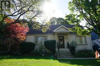 Building Photo - 215 Poyntz Ave