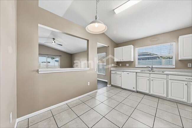 Foto del edificio - 1107 Summer Breeze Dr