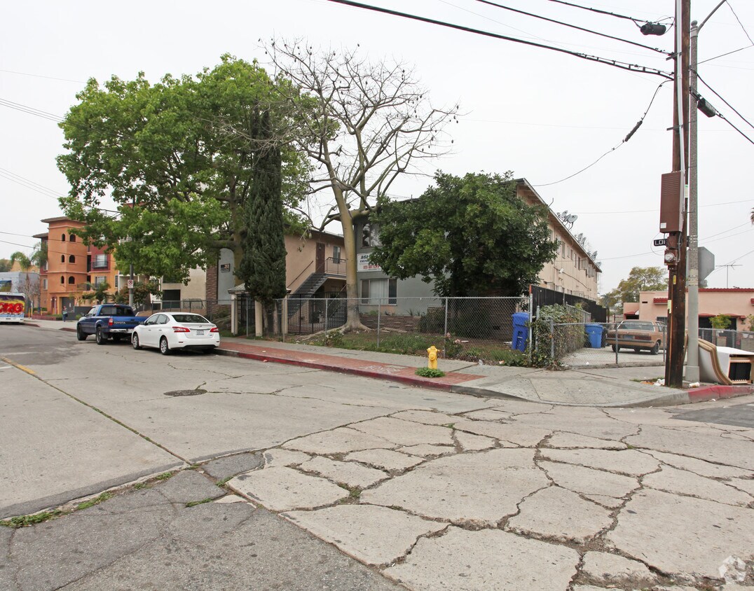 Building Photo - Loma Garden Apartments