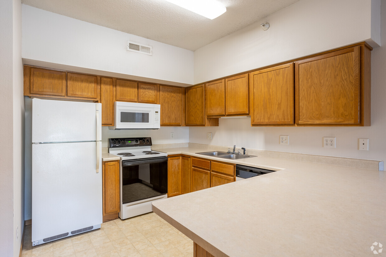 2BR, 1BA - Cocina en la planta baja de 920SF - 916-935 Harlocke St