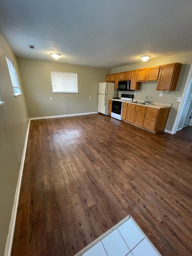 Foto del edificio - 2 bed/ 1 bath Single Family House