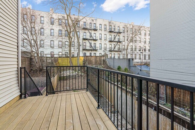 Foto del edificio - 1208 St Marks Ave