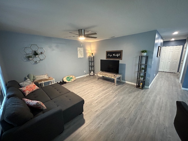 Building Photo - 1926 45th St S