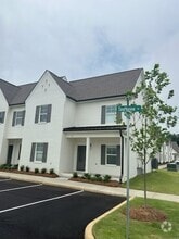 Building Photo - 701 Southview Dr