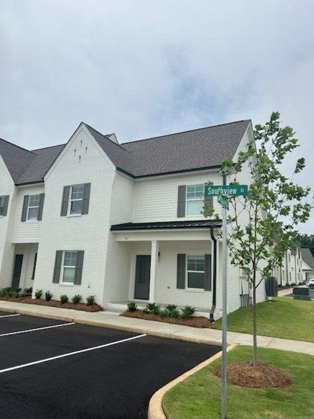 Primary Photo - 3BR/3.5BA Unit in South Grove
