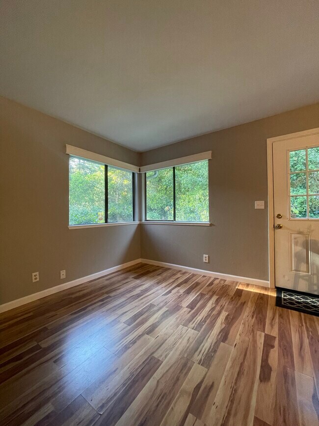 933 Ponselle Ln Unit 2, Capitola, CA 95010 Condo for Rent in