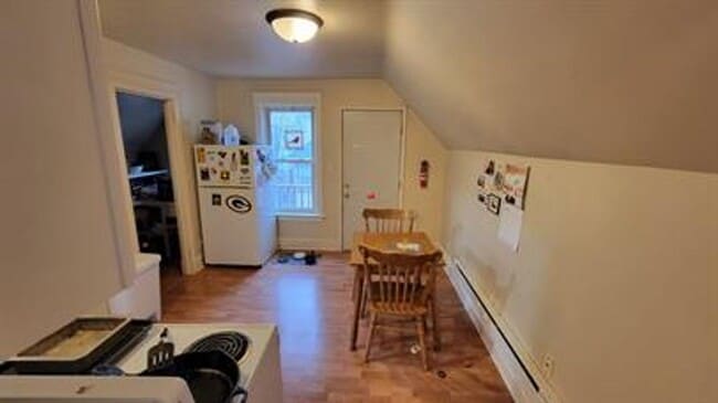 Building Photo - 617 E 8th St