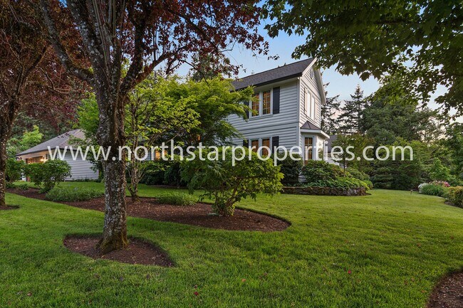 Foto del edificio - Custom Built Lake Oswego Home Near Lakerid...