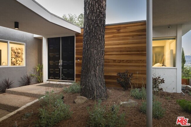 Building Photo - 8167 Mulholland Terrace