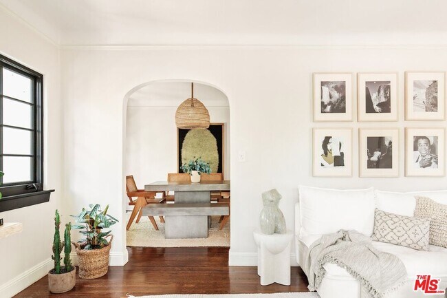 Foto del edificio - 7224 Waring Ave